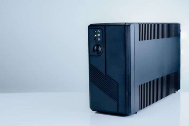 Miért elengedhetetlen egy szünetmentes tápegység (UPS) minden irodai géphez?