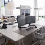 Kis iroda rendezése: okos tárolás, kompakt bútorok és hatékony helykihasználat.